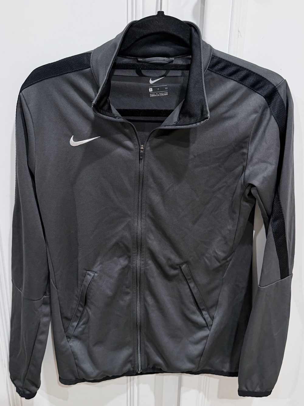Nike Dark Gray Full-Zip Performance Jacket with Black Accents